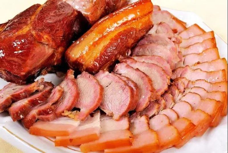 肉 色泽棕红、皮肉剔透、肥而不腻、瘦面不柴、熏香沁脾，日食夜隔，留有余香。